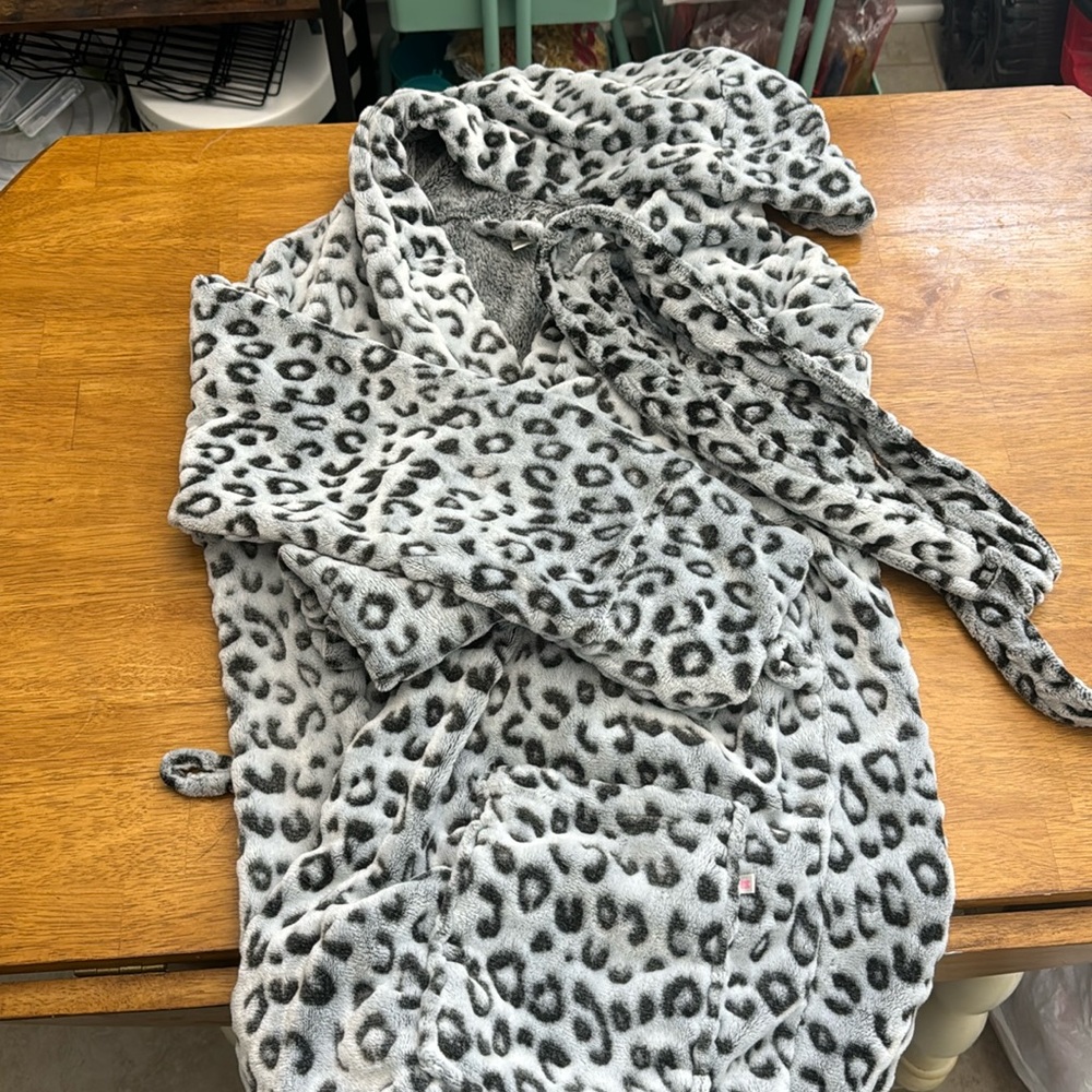 Price firm - Victoria Secret Pink Leopard Bath Robe with Hood & Pockets
